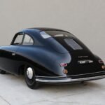 Porsche 356 Split Coupé 1950 nera, vista tre quarti posteriore nell'atelier SC Classic