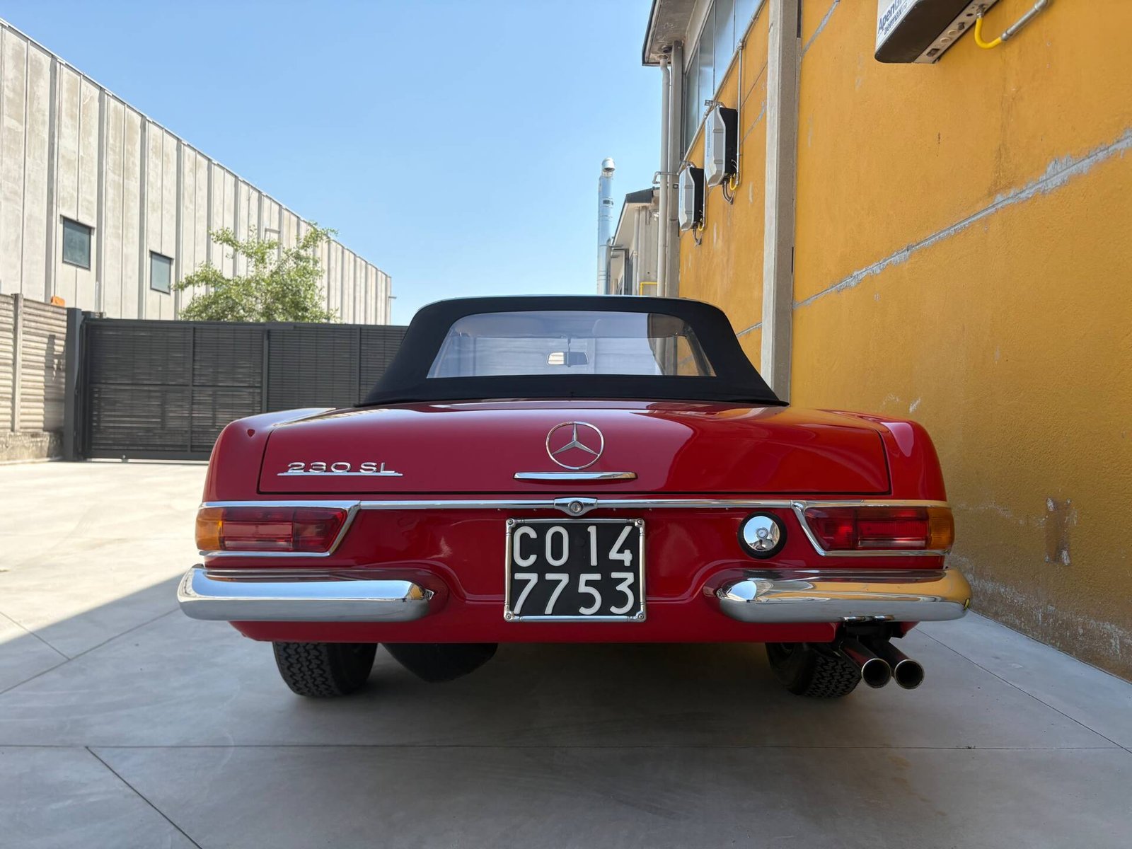 Mercedes-Benz 230 SL Pagoda W113 del 1964 in vendita presso SC Classic — vista posteriore
