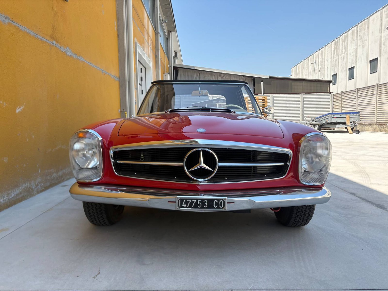 Mercedes-Benz 230 SL Pagoda W113 del 1964 — vista frontale