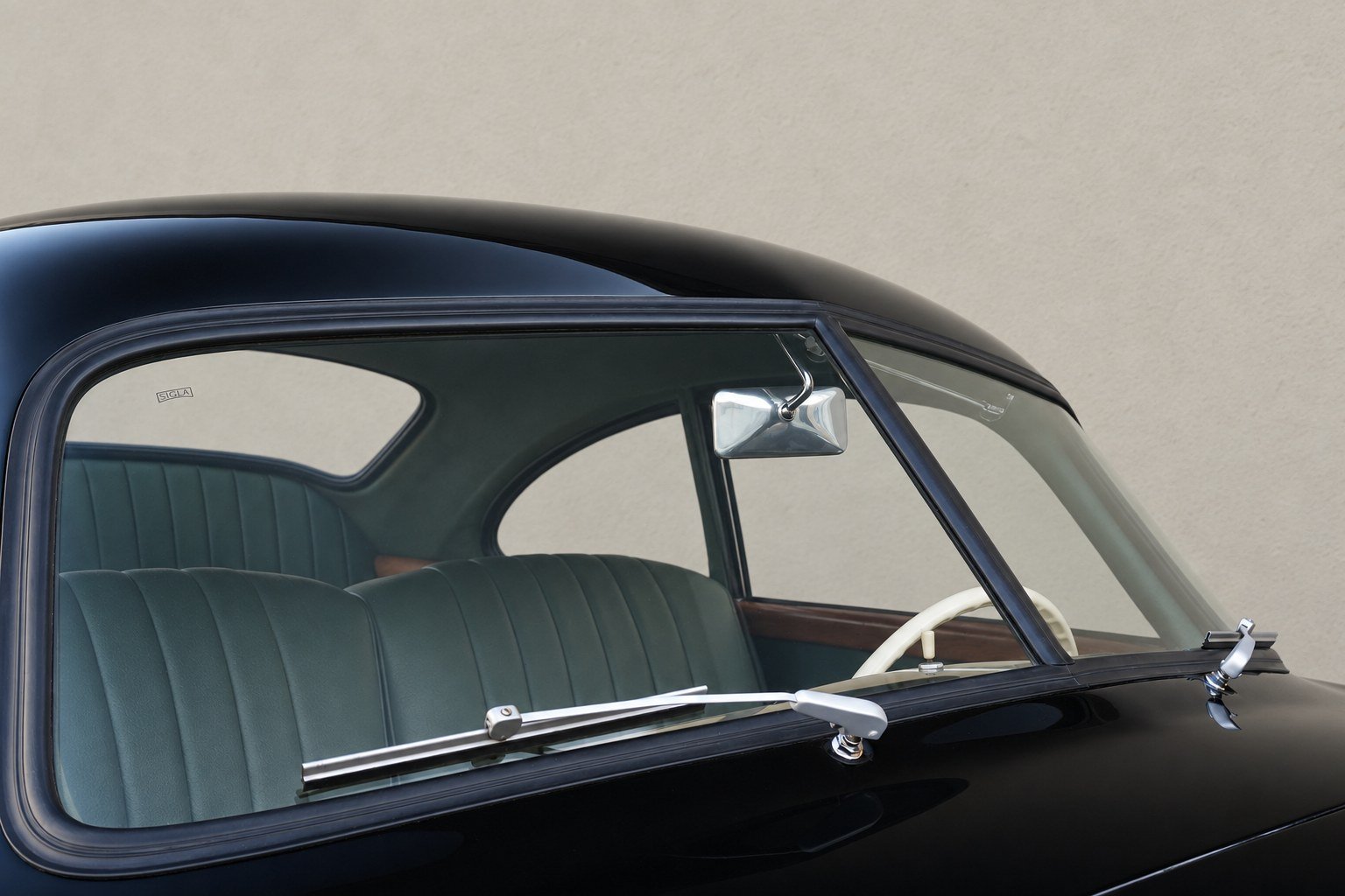 Dettaglio del parabrezza diviso della Porsche 356 Split Coupé del 1950