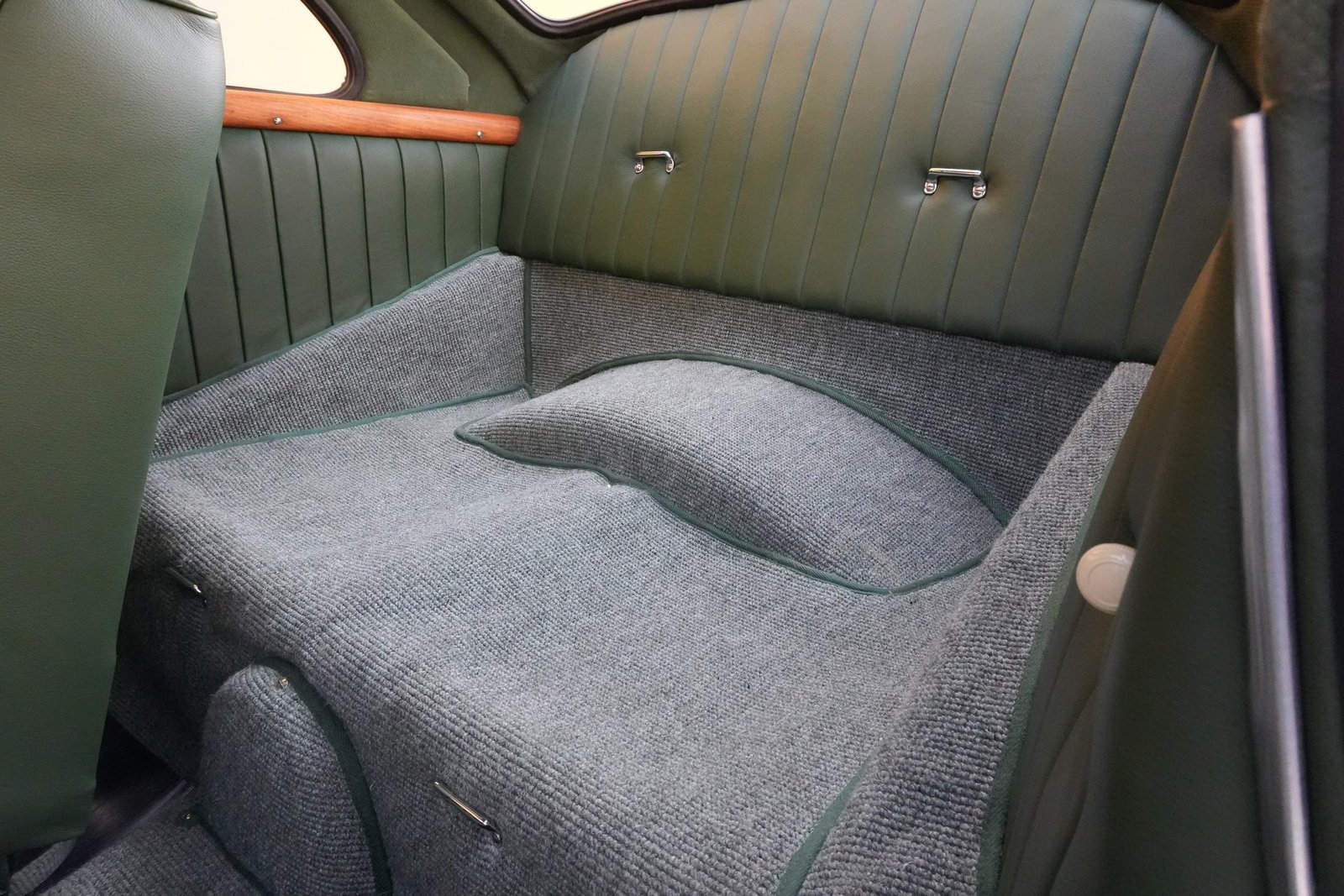 Sedili posteriori restaurati della Porsche 356 Split Coupé del 1950