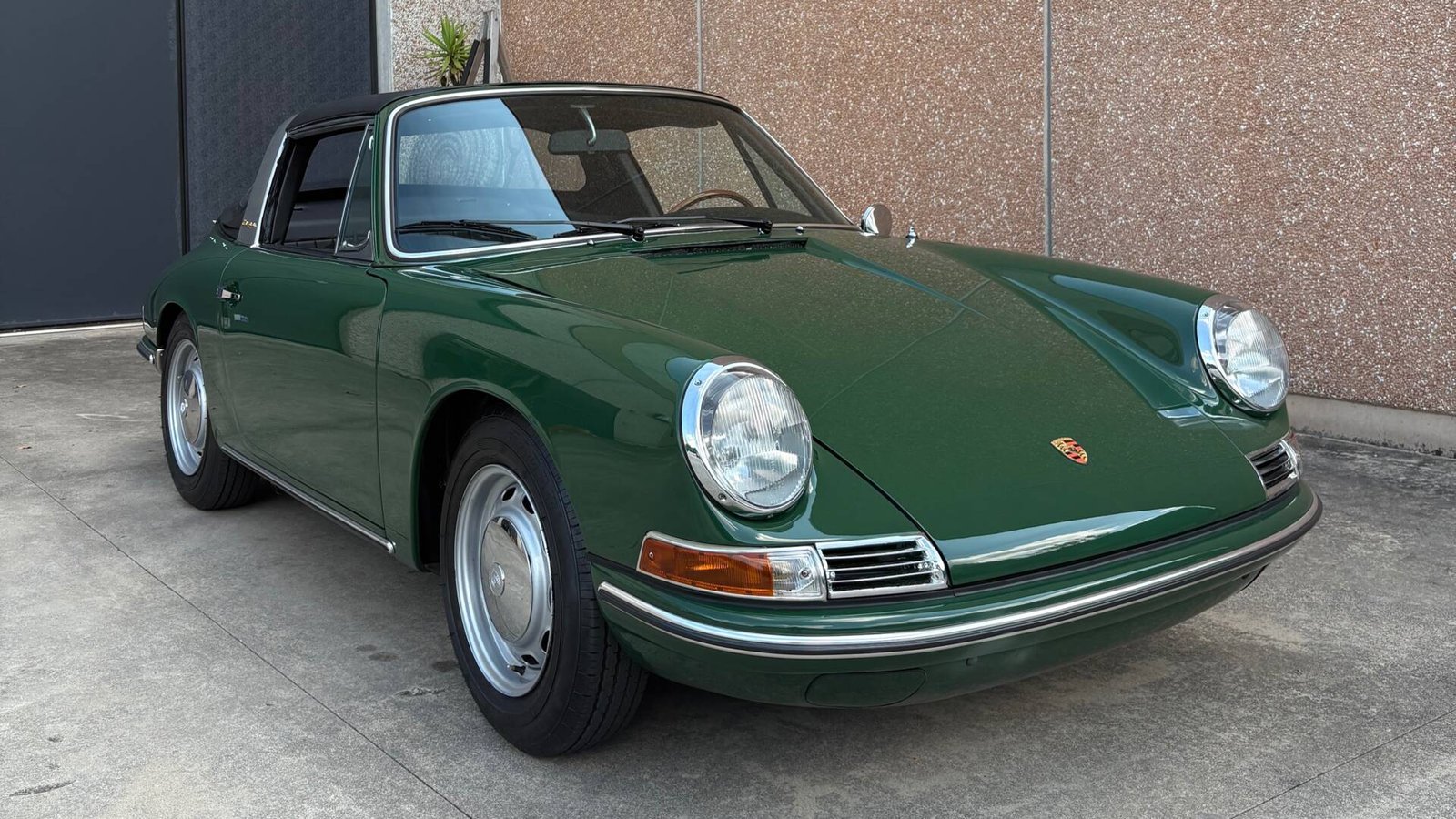 Porsche 912 Targa Soft Window von 1968 im Angebot bei SC Classic — Dreiviertelansicht