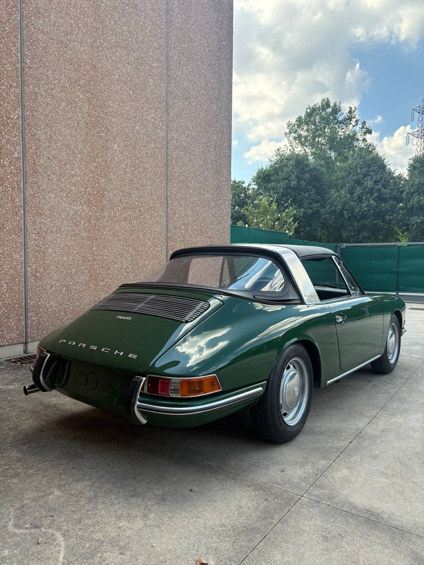 Porsche 912 Targa Soft Window von 1968 im Angebot bei SC Classic — Heckansicht