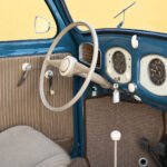 Volkswagen Maggiolino Split Window del 1952 — plancia e volante