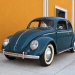 Volkswagen Maggiolino Split Window del 1952 — vista di tre quarti anteriore