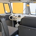 Volkswagen T1 Deluxe del 1966 — abitacolo a nove posti