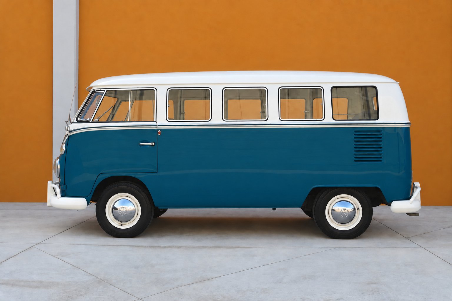 Volkswagen T1 Deluxe del 1966 in vendita presso SC Classic — fiancata sinistra