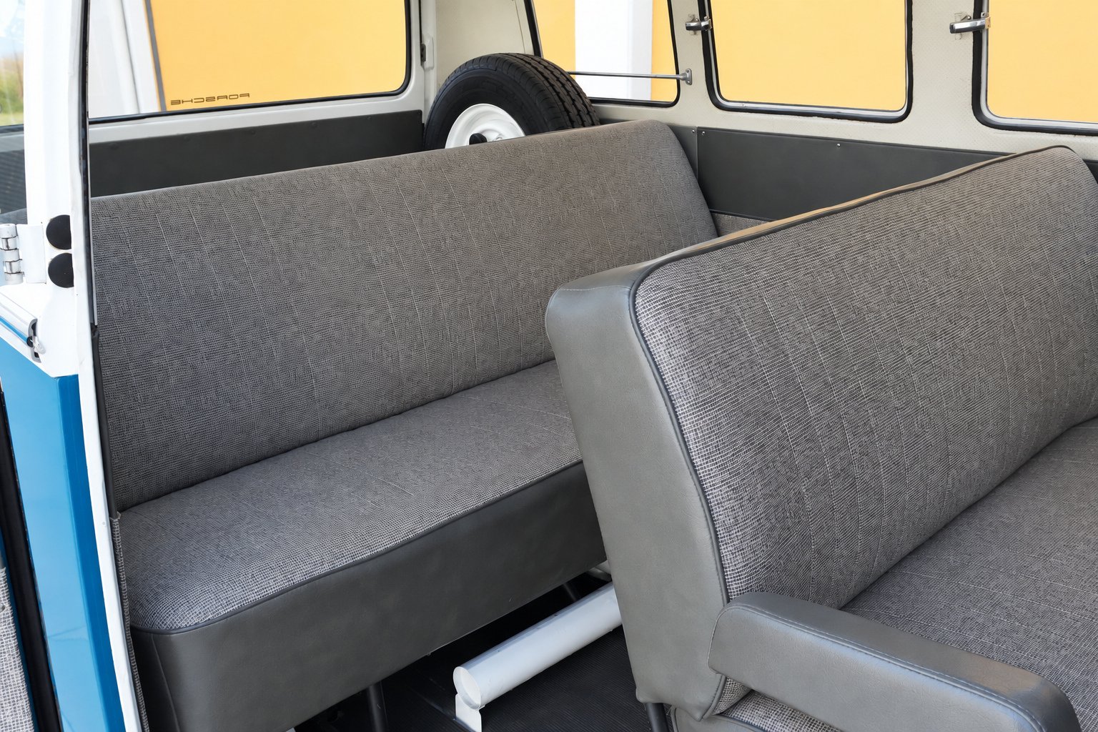 Volkswagen T1 Deluxe del 1966 — panche posteriori originali