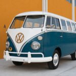 Volkswagen T1 Deluxe del 1966 in vendita presso SC Classic — vista di tre quarti anteriore
