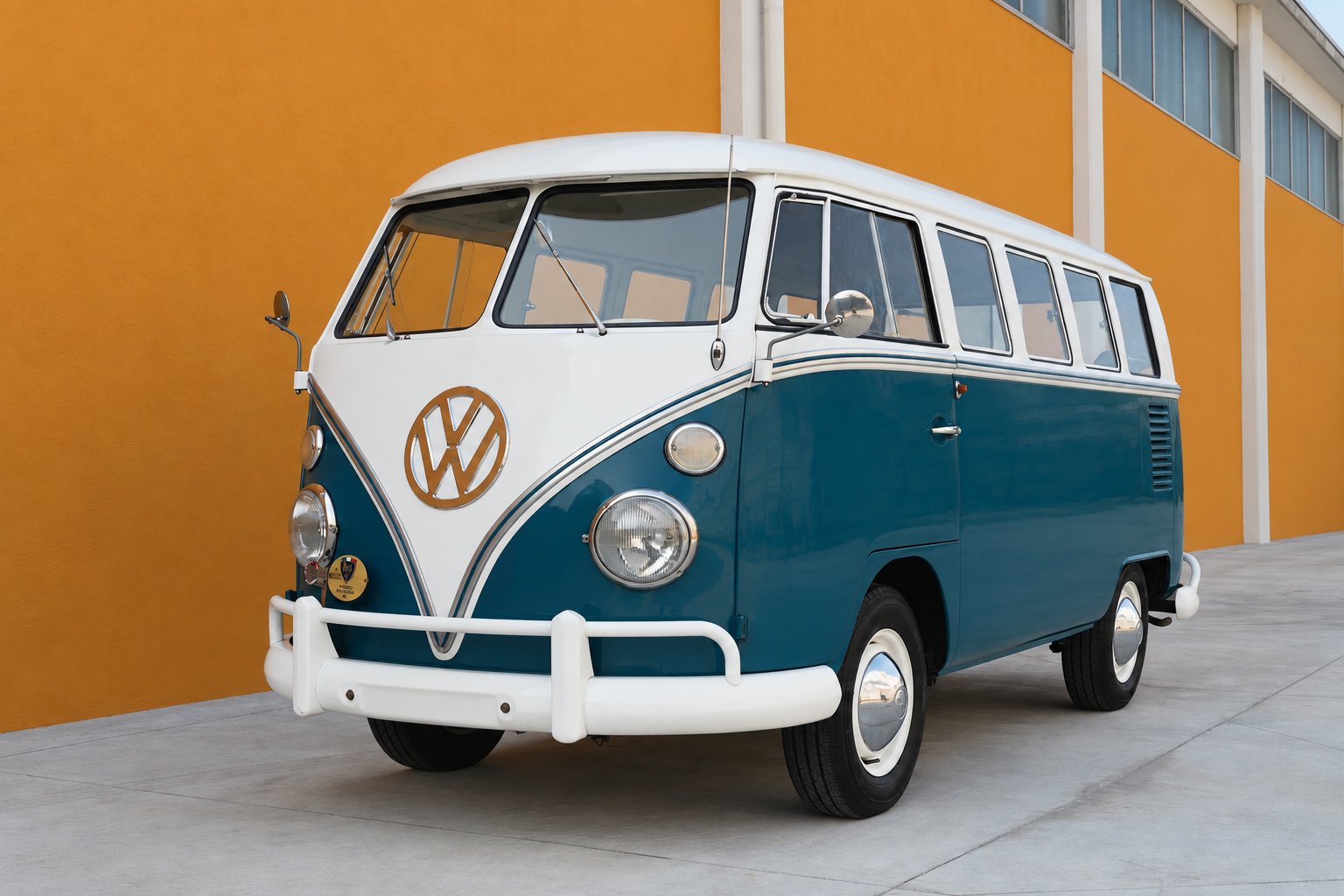 Volkswagen T1 Deluxe del 1966 in vendita presso SC Classic — vista di tre quarti anteriore
