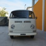 Volkswagen T2a Minibus del 1967 bianco — vista frontale
