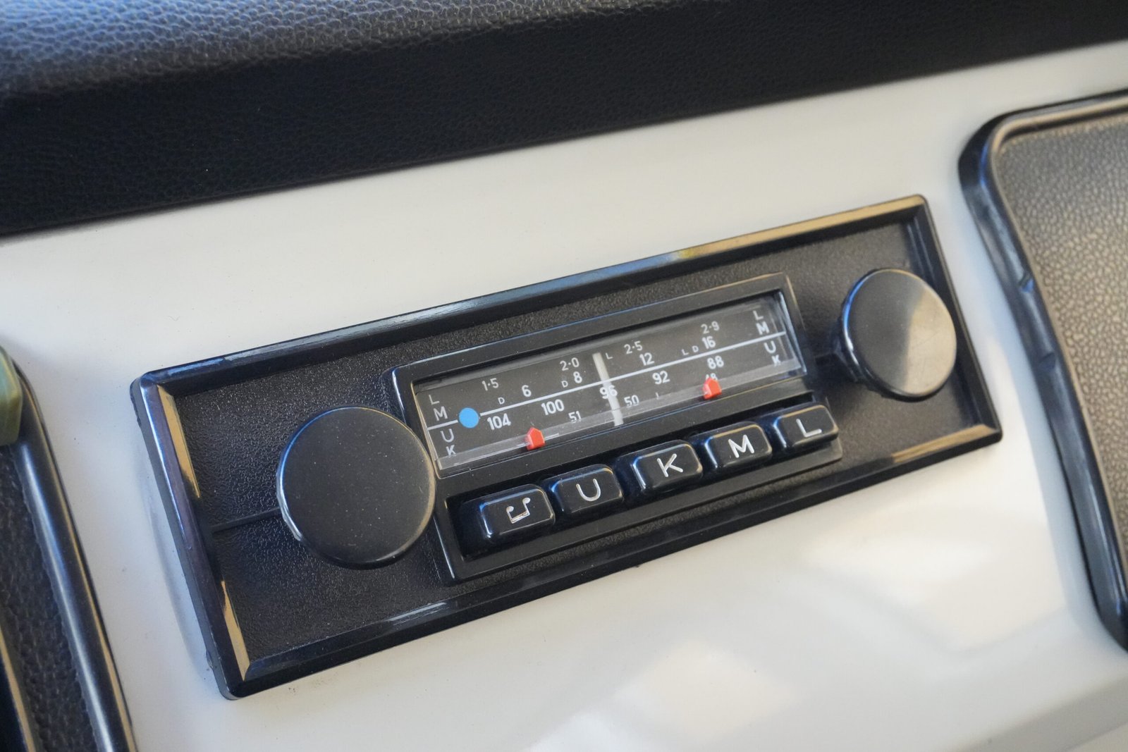 Autoradio del Volkswagen T2a Minibus del 1967