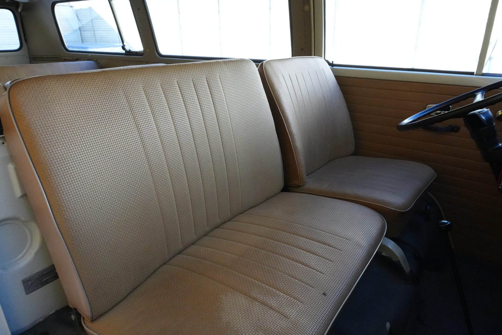 Sedile interno beige originale del Volkswagen T2a Minibus del 1967