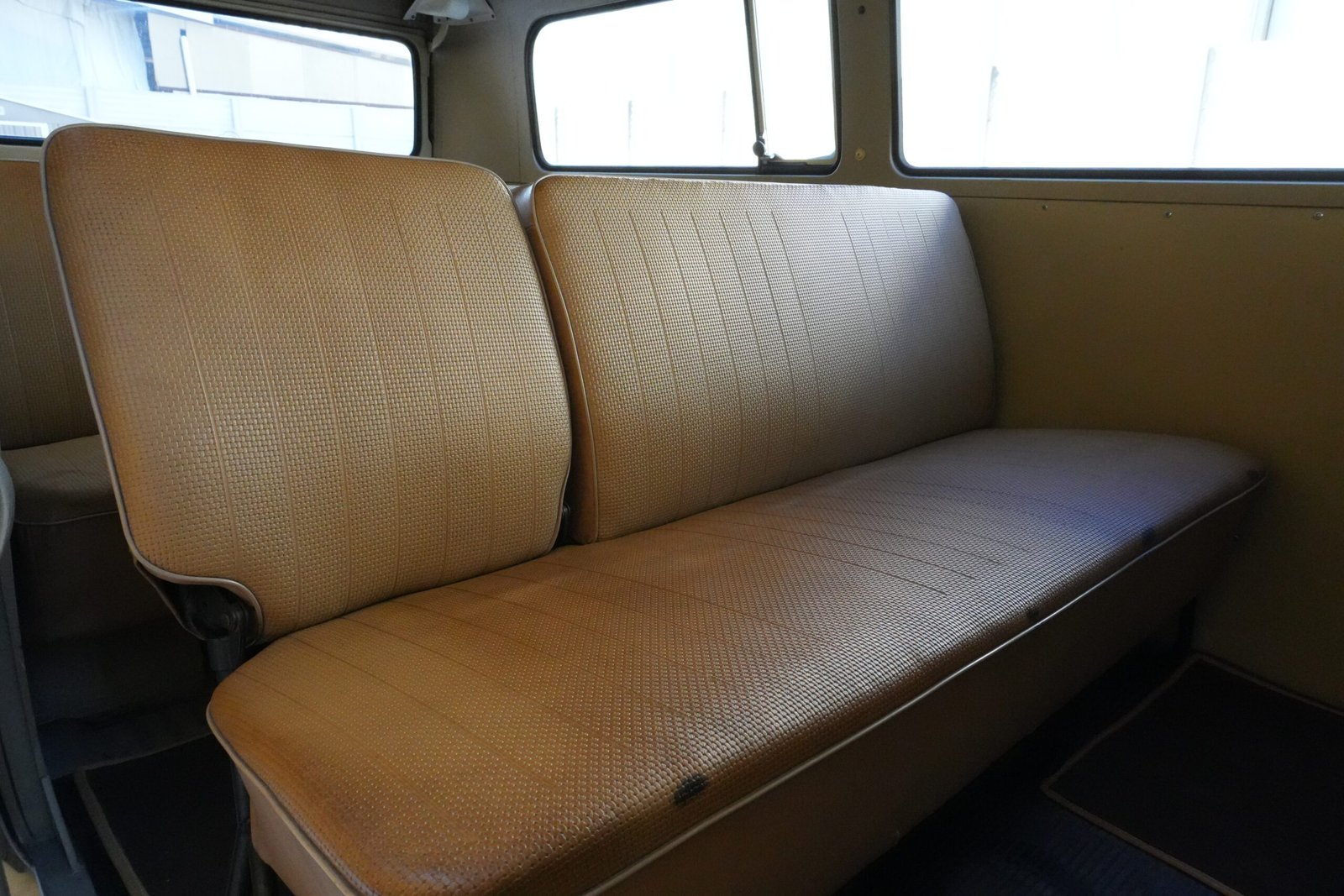 Panchetta posteriore beige del Volkswagen T2a Minibus del 1967