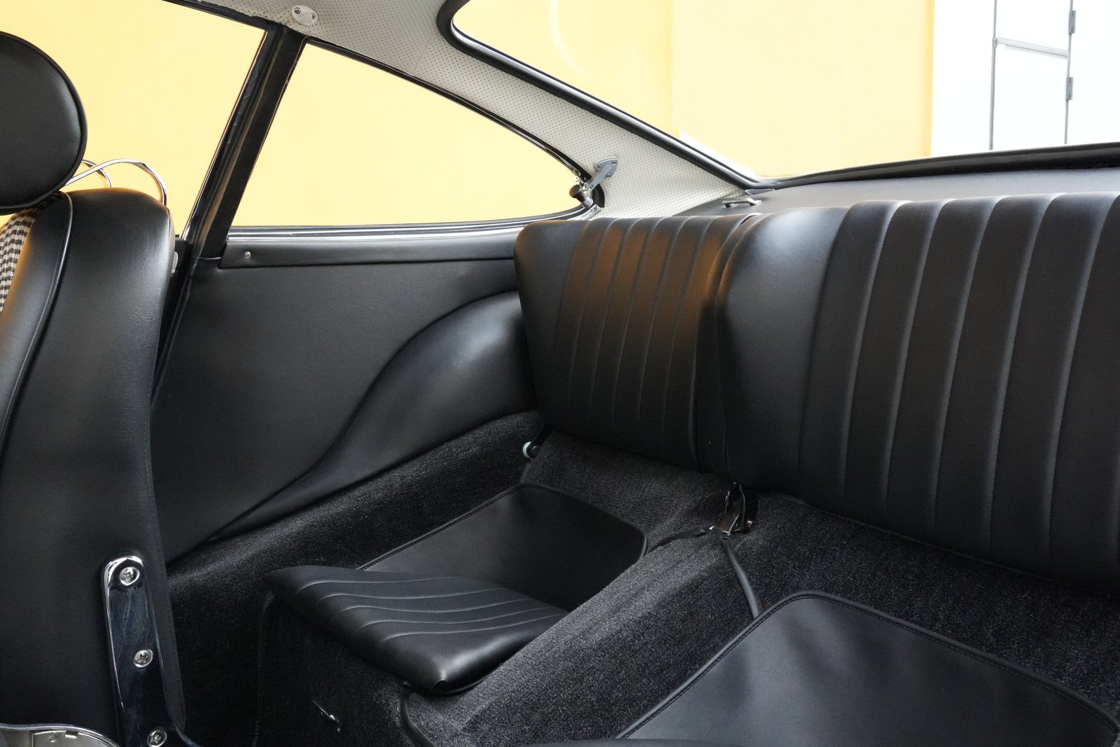 Sedili posteriori della Porsche 911 2.0 Coupé del 1965